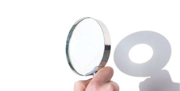magnifying glass with shadow